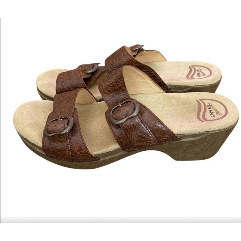 Dansko Sophie Tooled Leather Sandal Clog Size 40 US 9.5-10 Brown with Buckle